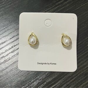Faux Pearl Earring Stud